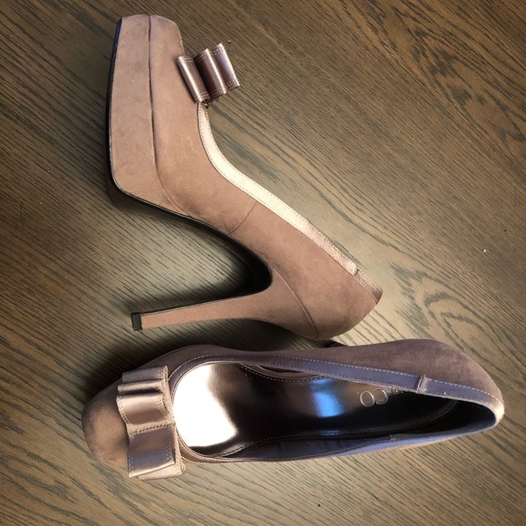 Nine & Co. Platform Pump - Picture 3 of 3